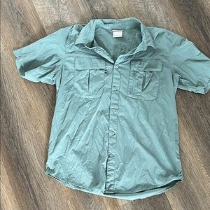 (4) Columbia outdoor top